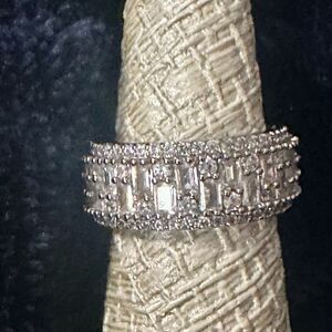 JUST IN ❤️Elegant Anniversary Engagement Silver Encrusted White Cubic Zirconi…